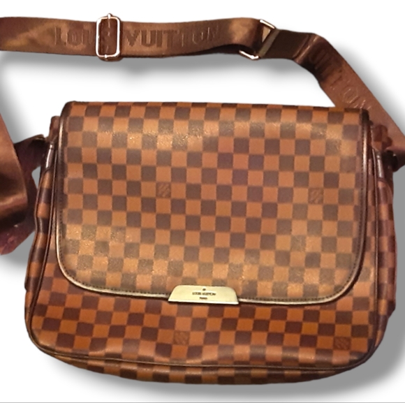 LOUIS VUITTON Paris Damier Ebene District PM Brown Leather Messenger Bag RARE - Picture 3 of 13